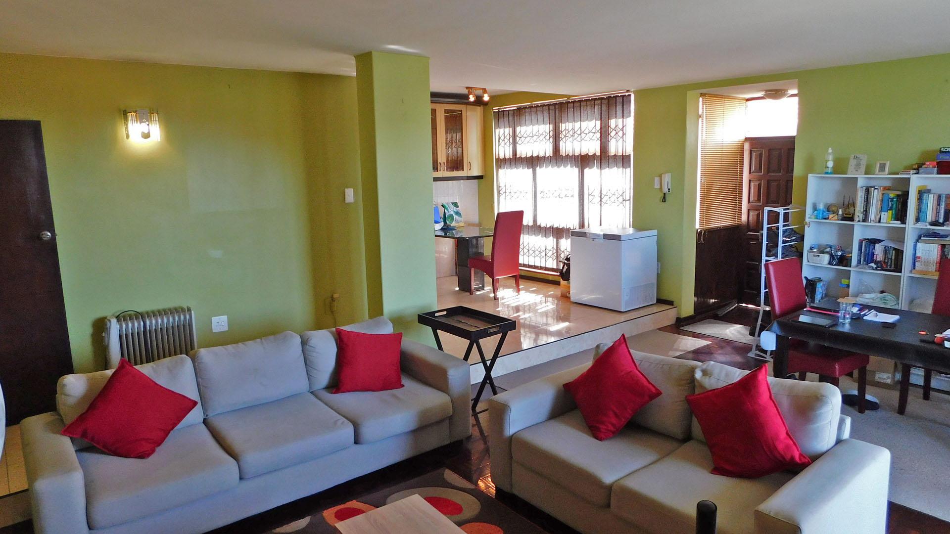 Lounges - 19 square meters of property in Bulwer (Dbn)