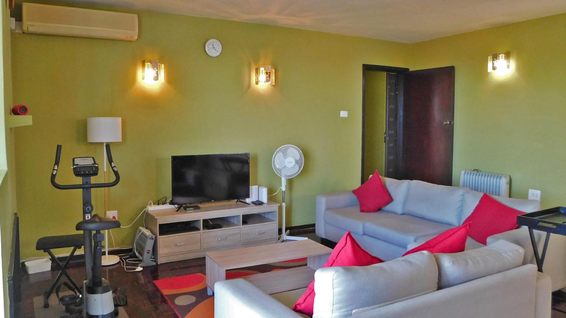 Lounges - 19 square meters of property in Bulwer (Dbn)