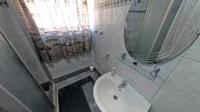 Bathroom 1 of property in Bulwer (Dbn)