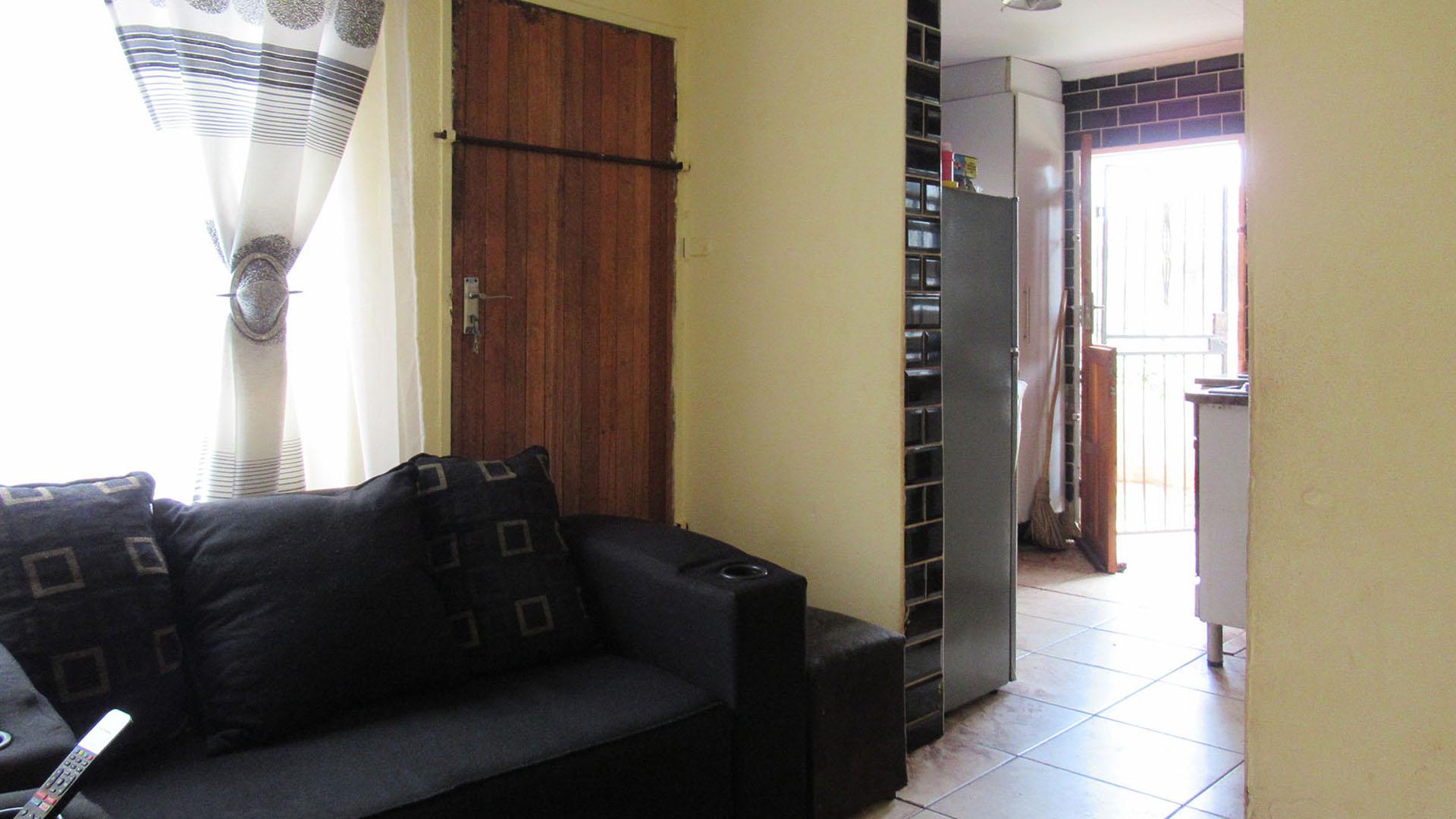 Front View of property in Vosloorus