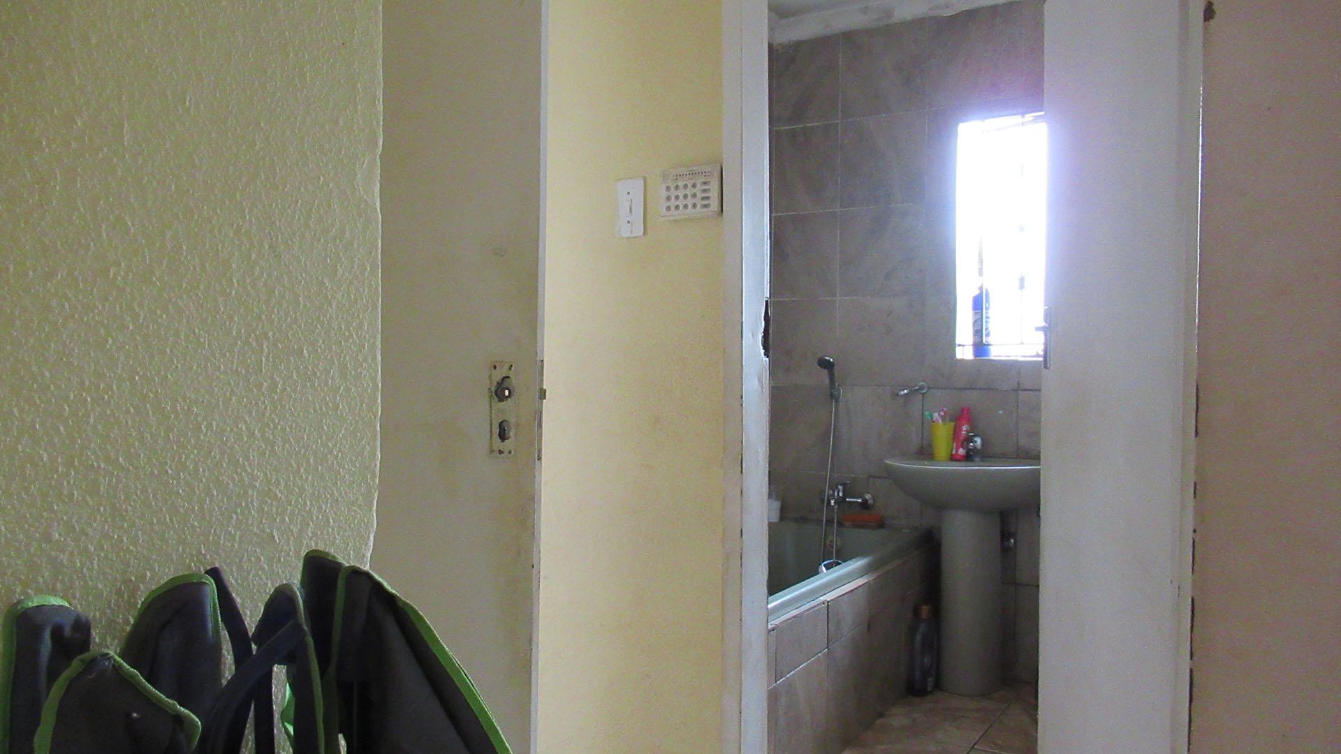 Spaces - 3 square meters of property in Vosloorus