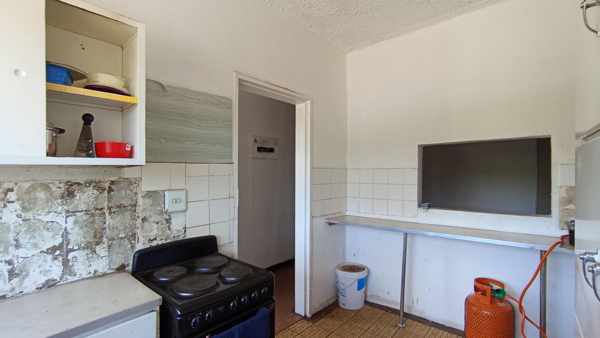 Kitchen - 10 square meters of property in Muckleneuk