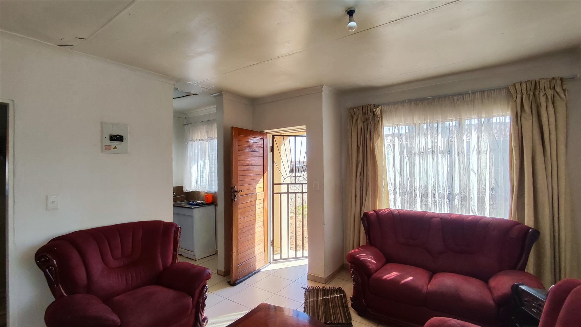 Lounges - 16 square meters of property in Vanderbijlpark