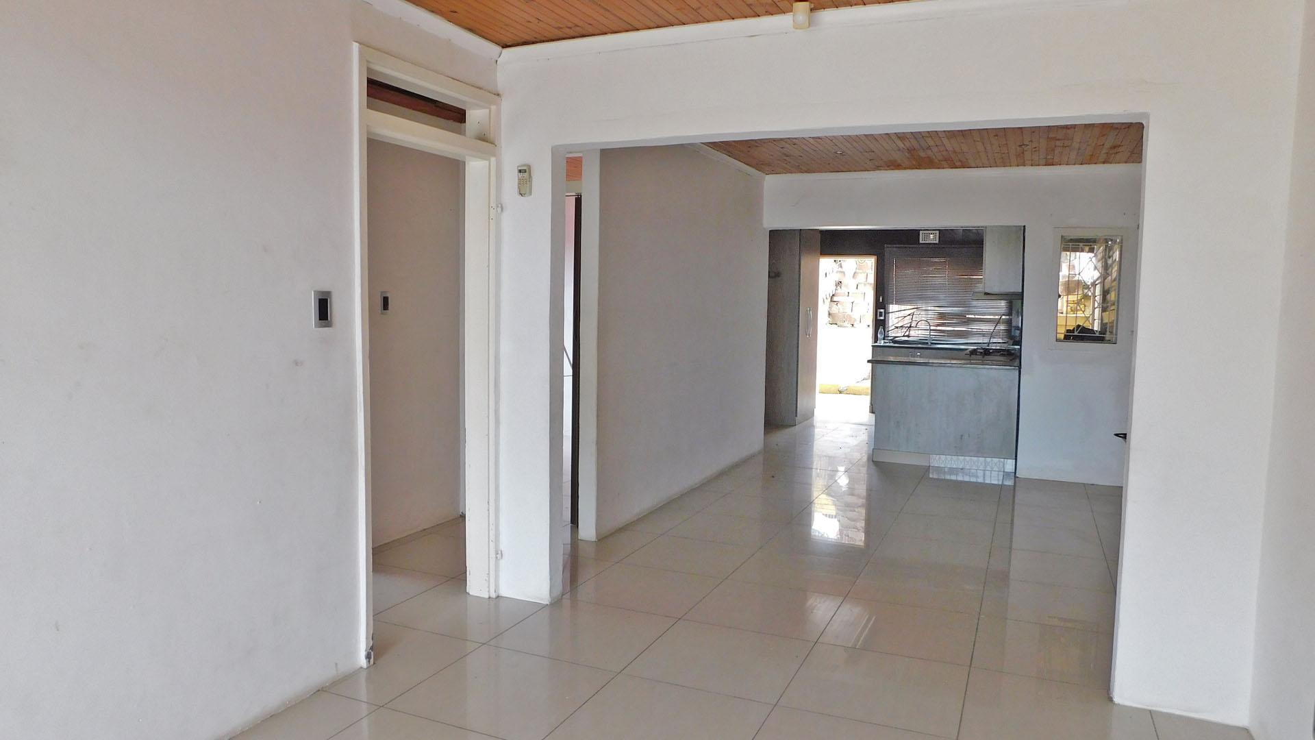 Lounges - 13 square meters of property in Forest Haven