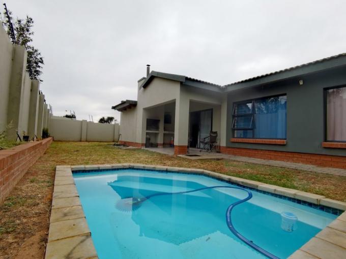 3 Bedroom Simplex for Sale For Sale in Waterval East - MR623950