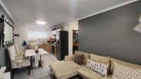 Lounges - 13 square meters of property in Lilianton