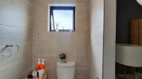 Main Bathroom - 4 square meters of property in Lilianton
