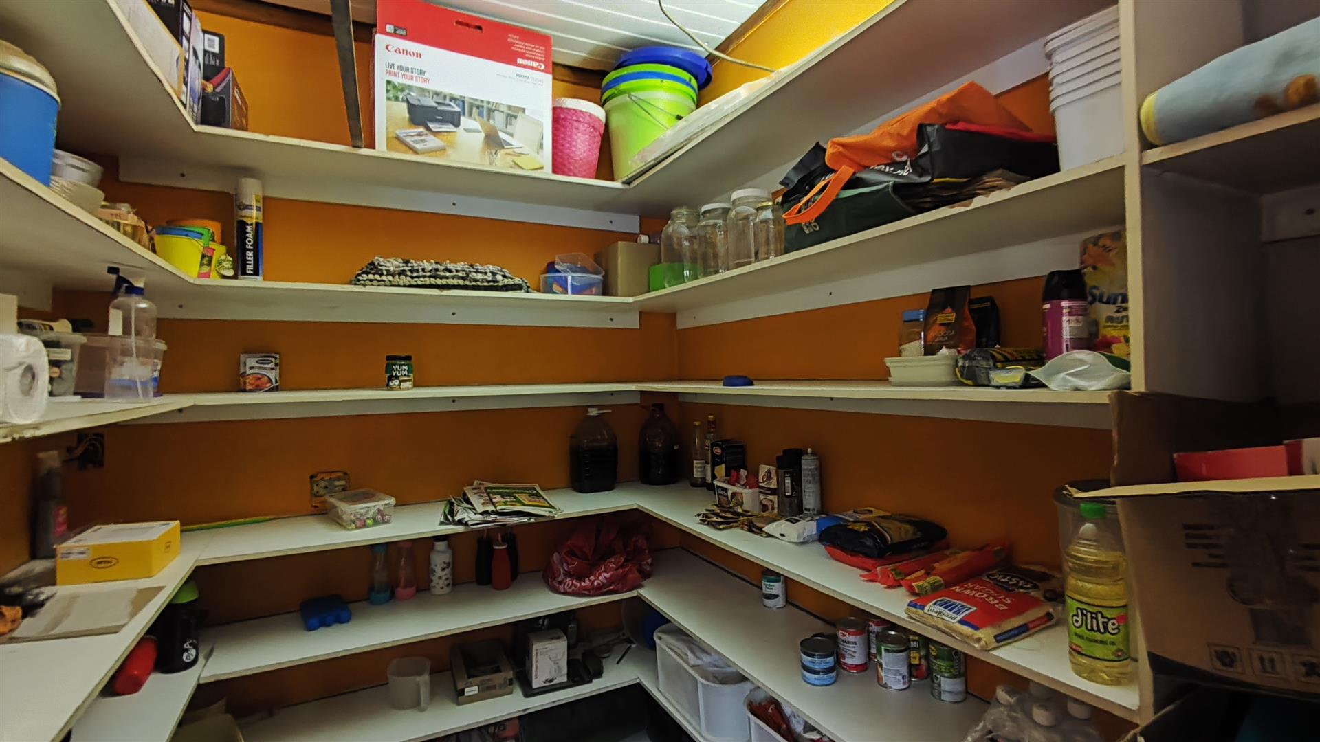 Spaces - 17 square meters of property in Flora Gardens