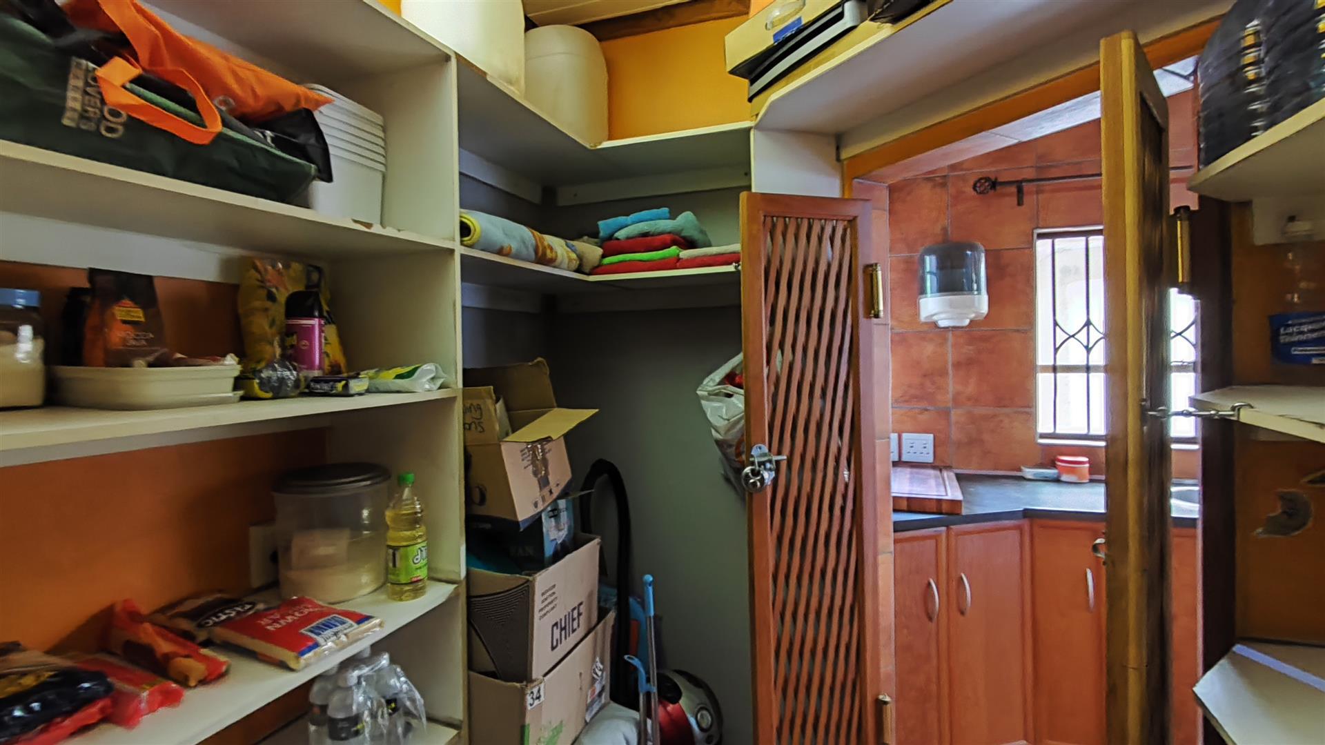 Spaces - 17 square meters of property in Flora Gardens