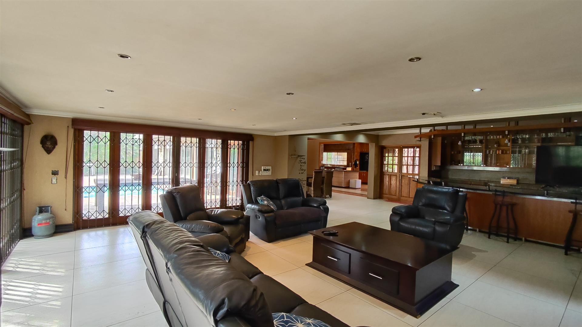 Lounges - 39 square meters of property in Flora Gardens