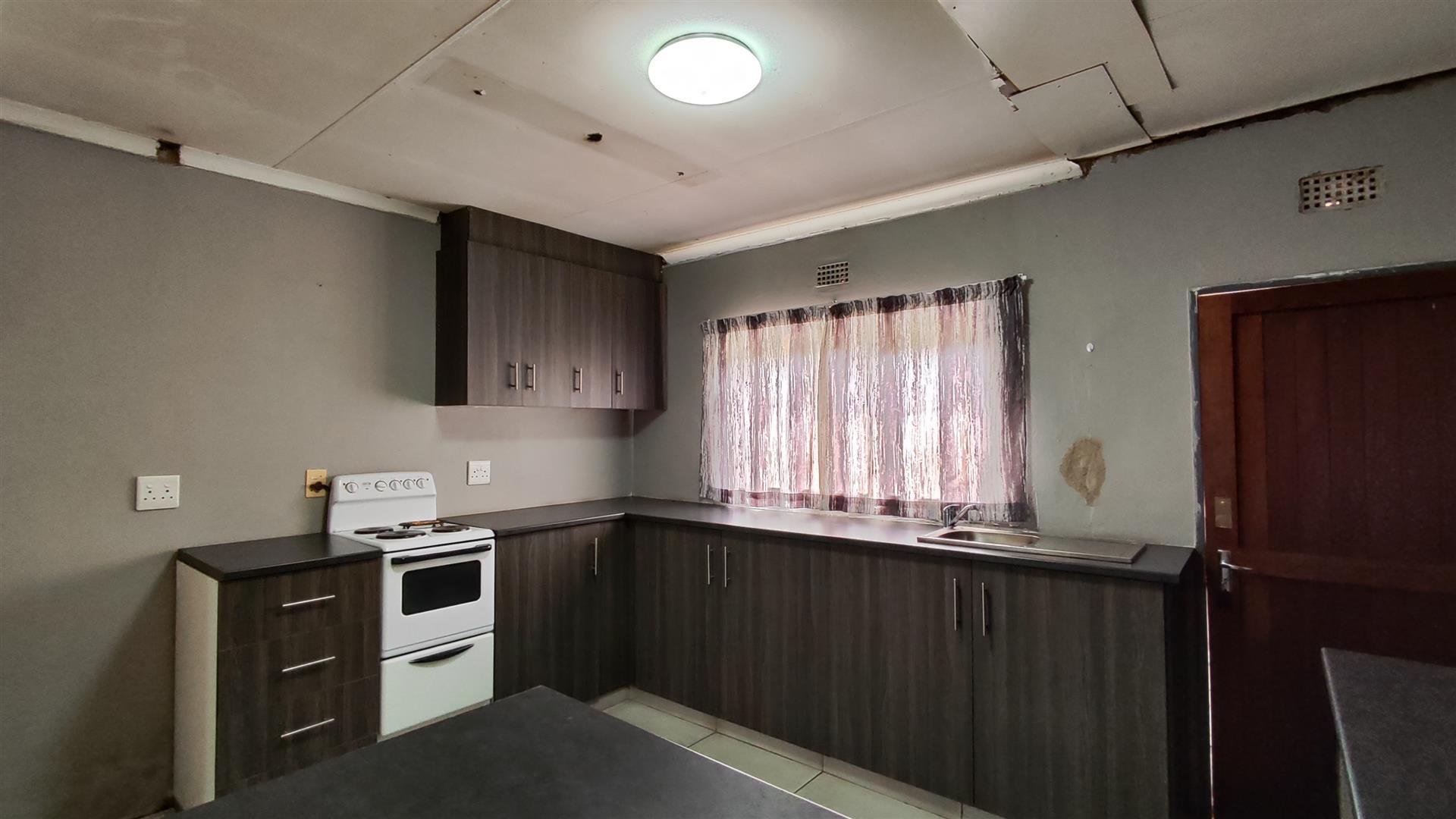 Flatlet - 59 square meters of property in Flora Gardens