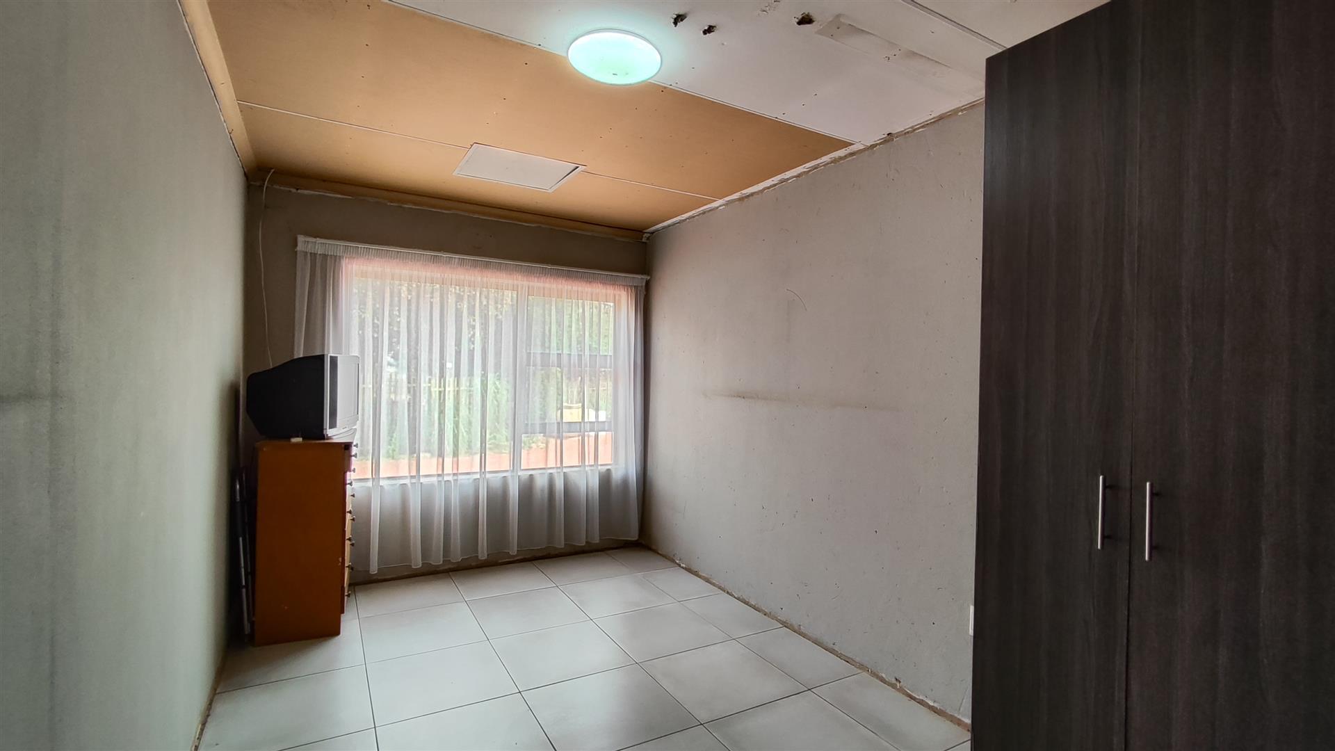 Flatlet - 59 square meters of property in Flora Gardens