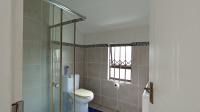 Main Bathroom - 3 square meters of property in Kengies