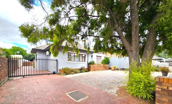 House for Sale For Sale in Paarl - MR624066