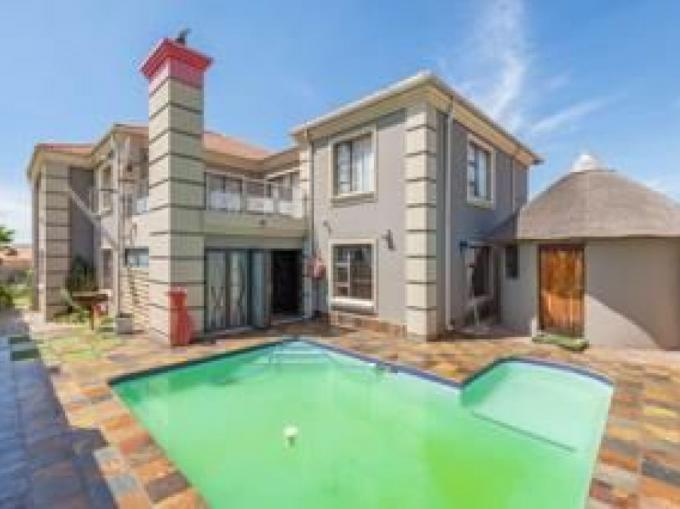 5 Bedroom House for Sale For Sale in Bergsig Heidelberg