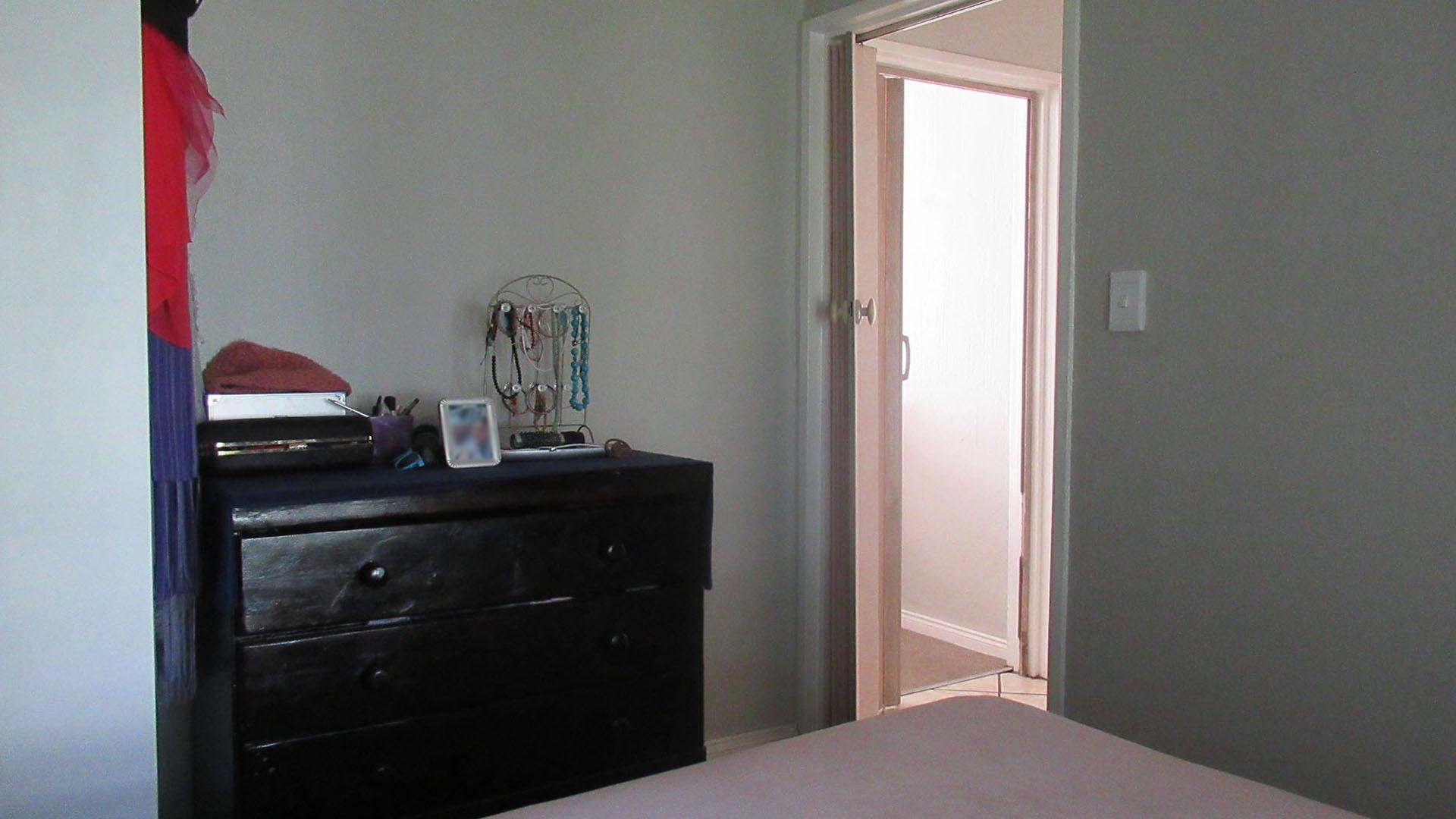 Bed Room 2 - 10 square meters of property in Radiokop