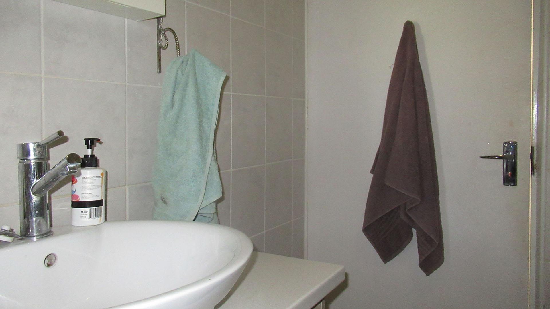 Bathroom 1 - 5 square meters of property in Radiokop