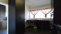 Kitchen - 11 square meters of property in The Orchards