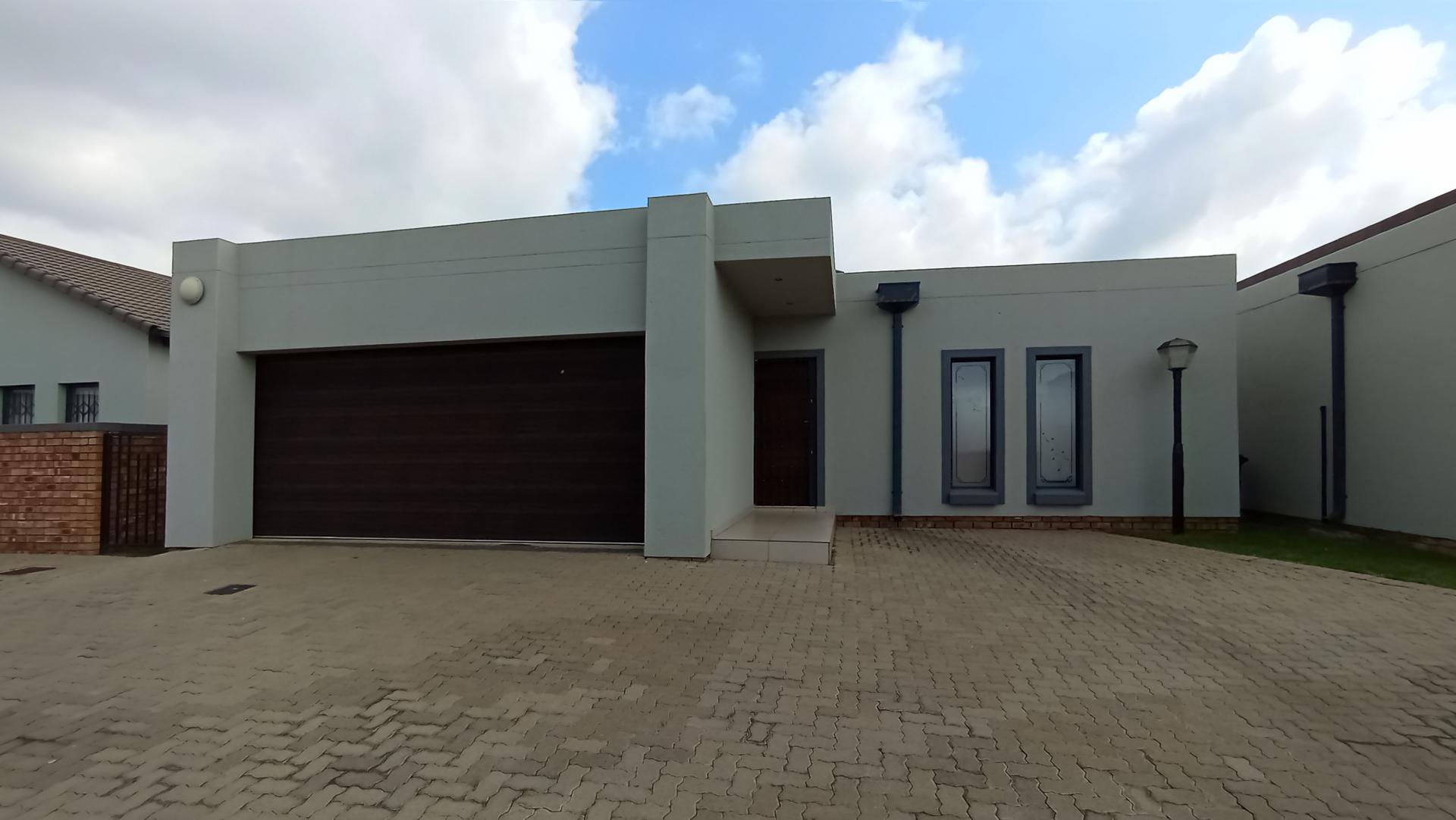 Front View of property in Summerset