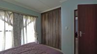 Main Bedroom - 15 square meters of property in Summerset