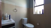Main Bathroom - 5 square meters of property in Summerset