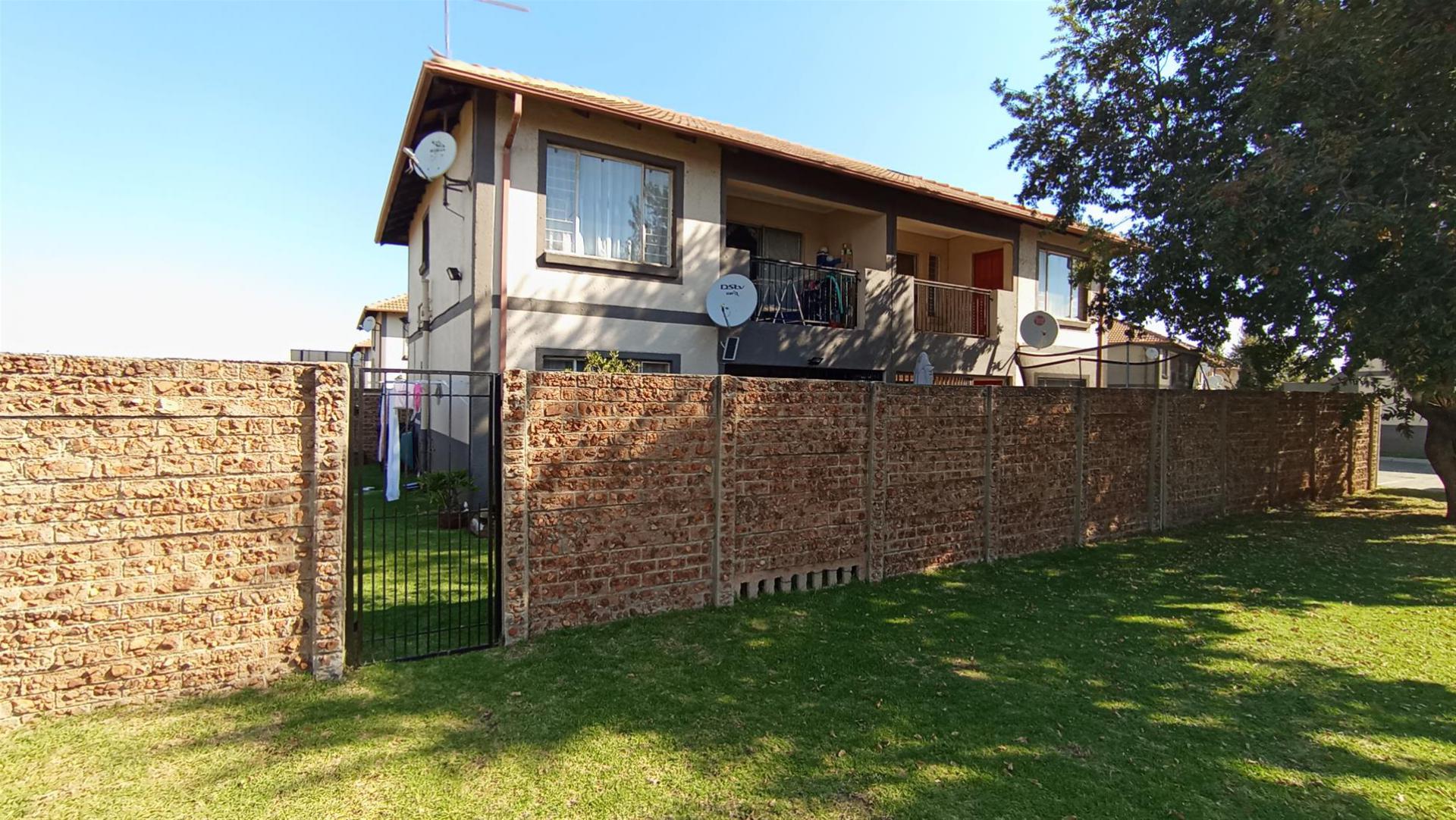 Front View of property in Parkrand