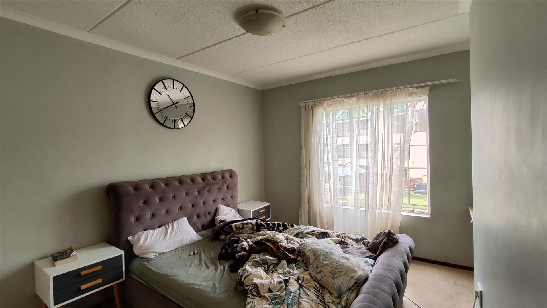 Bed Room 1 - 15 square meters of property in Terenure