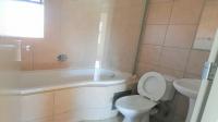 Bathroom 1 of property in Olifantsvlei 327-Iq