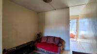 Lounges - 12 square meters of property in Alberton