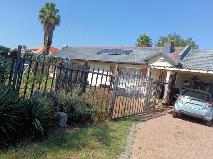 3 Bedroom House for Sale For Sale in Witpoortjie - MR624502