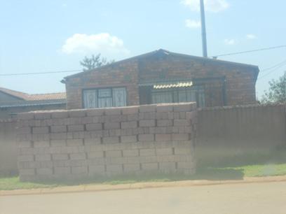 Front View of property in Vosloorus