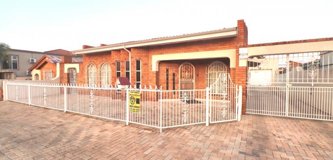 4 Bedroom House for Sale For Sale in Lenasia - MR624696