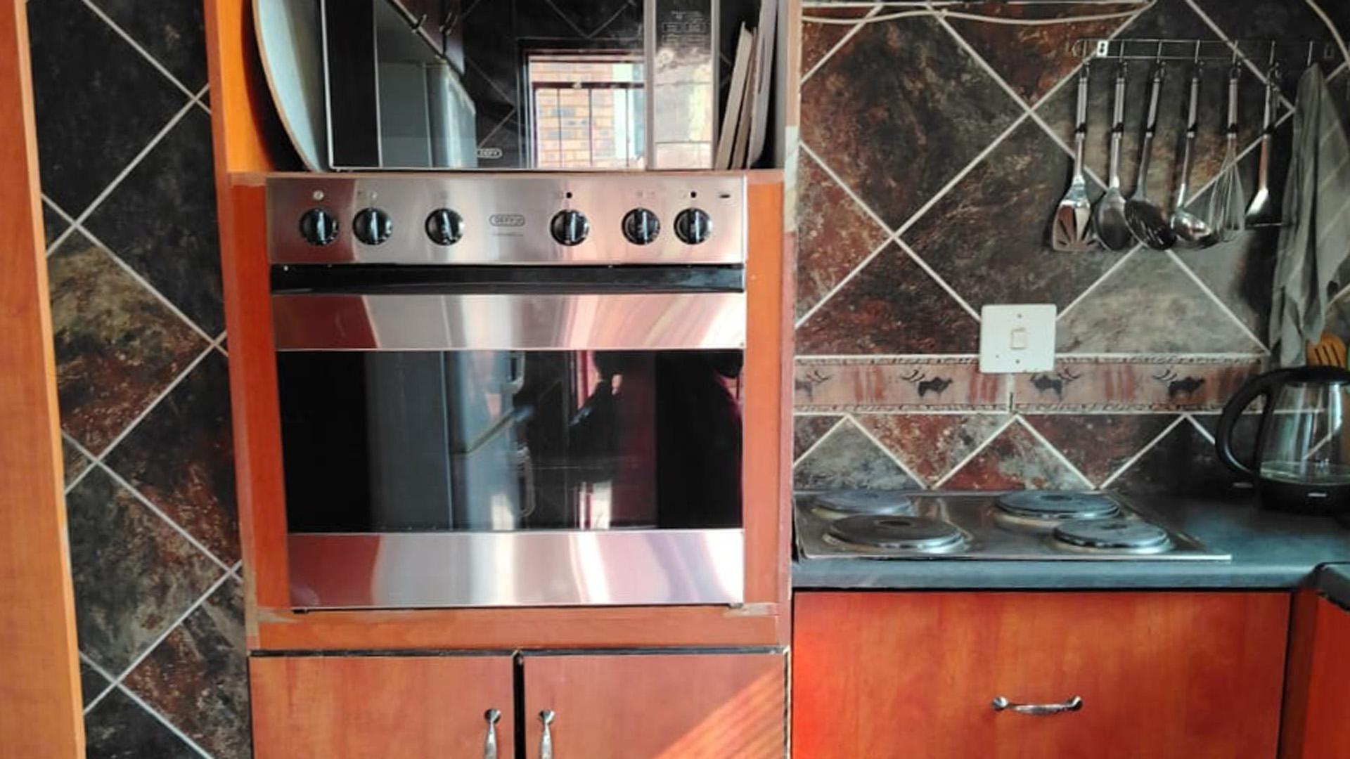 Kitchen of property in Mabopane