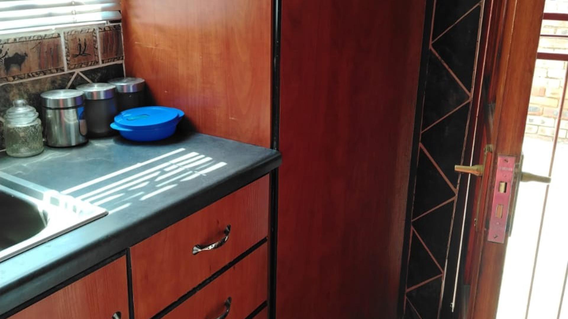 Kitchen of property in Mabopane