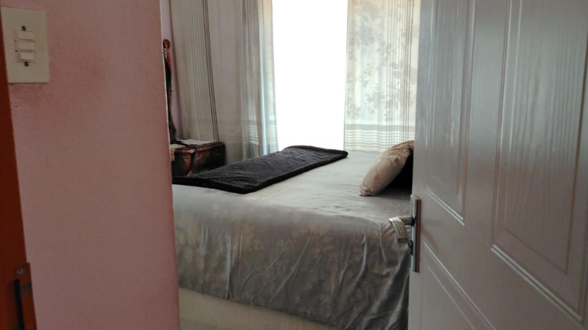 Main Bedroom of property in Mabopane