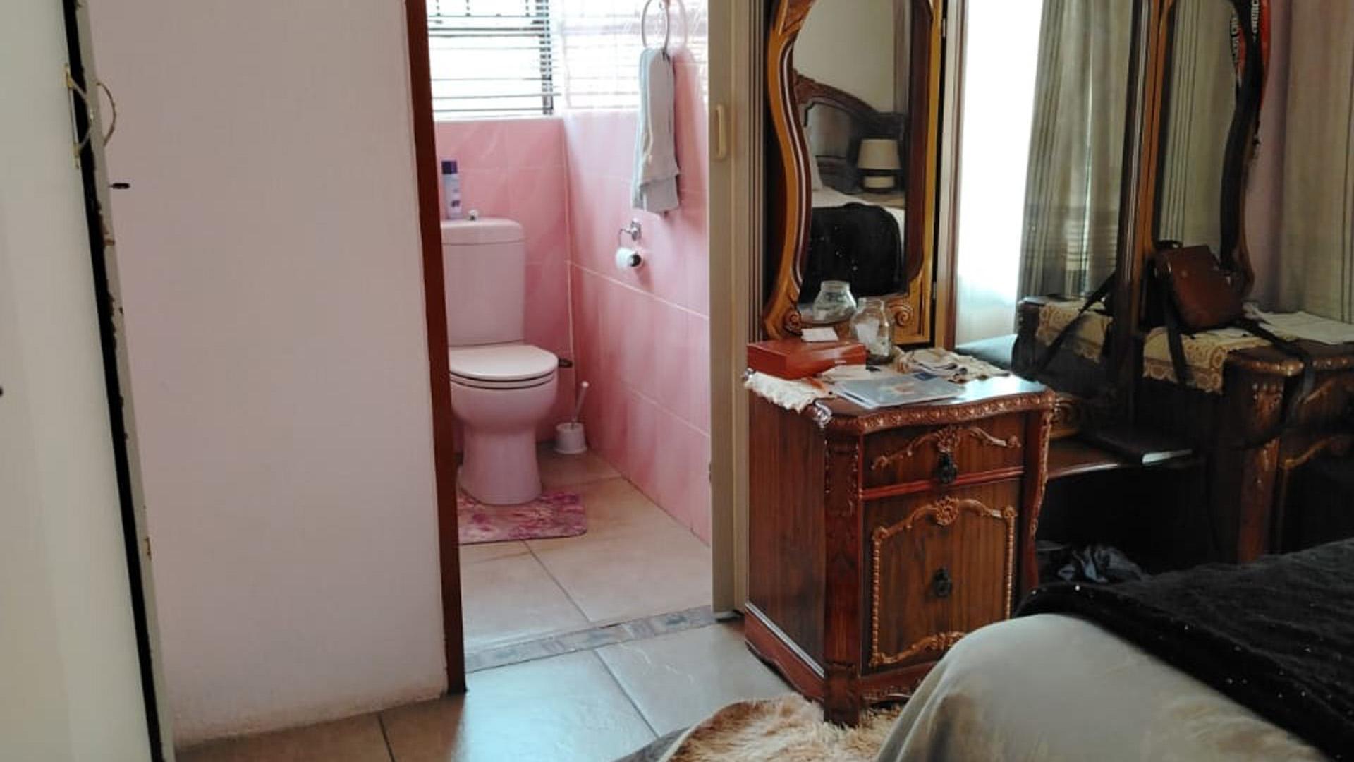Main Bedroom of property in Mabopane