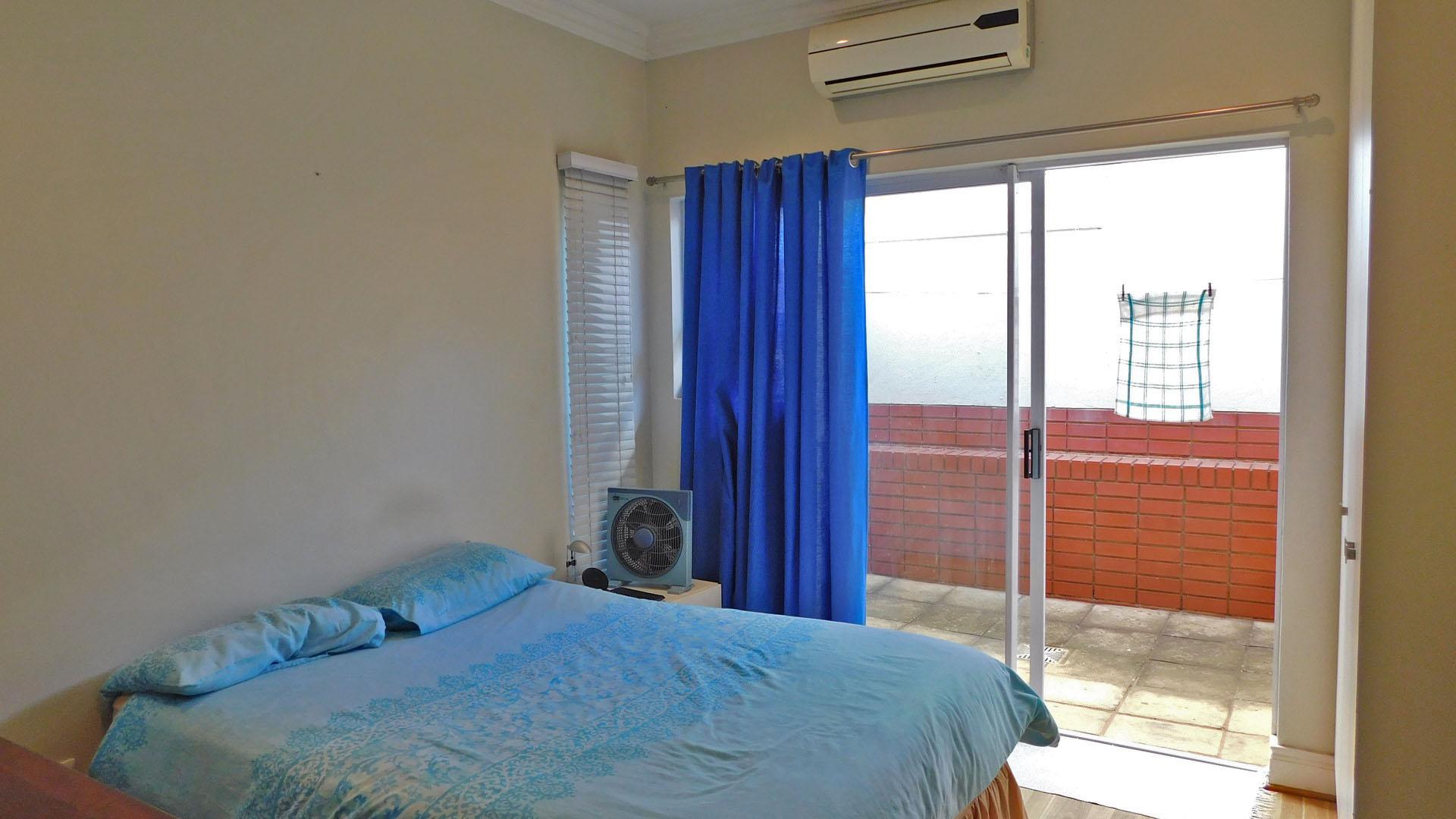 Bed Room 1 - 13 square meters of property in Mount Edgecombe 