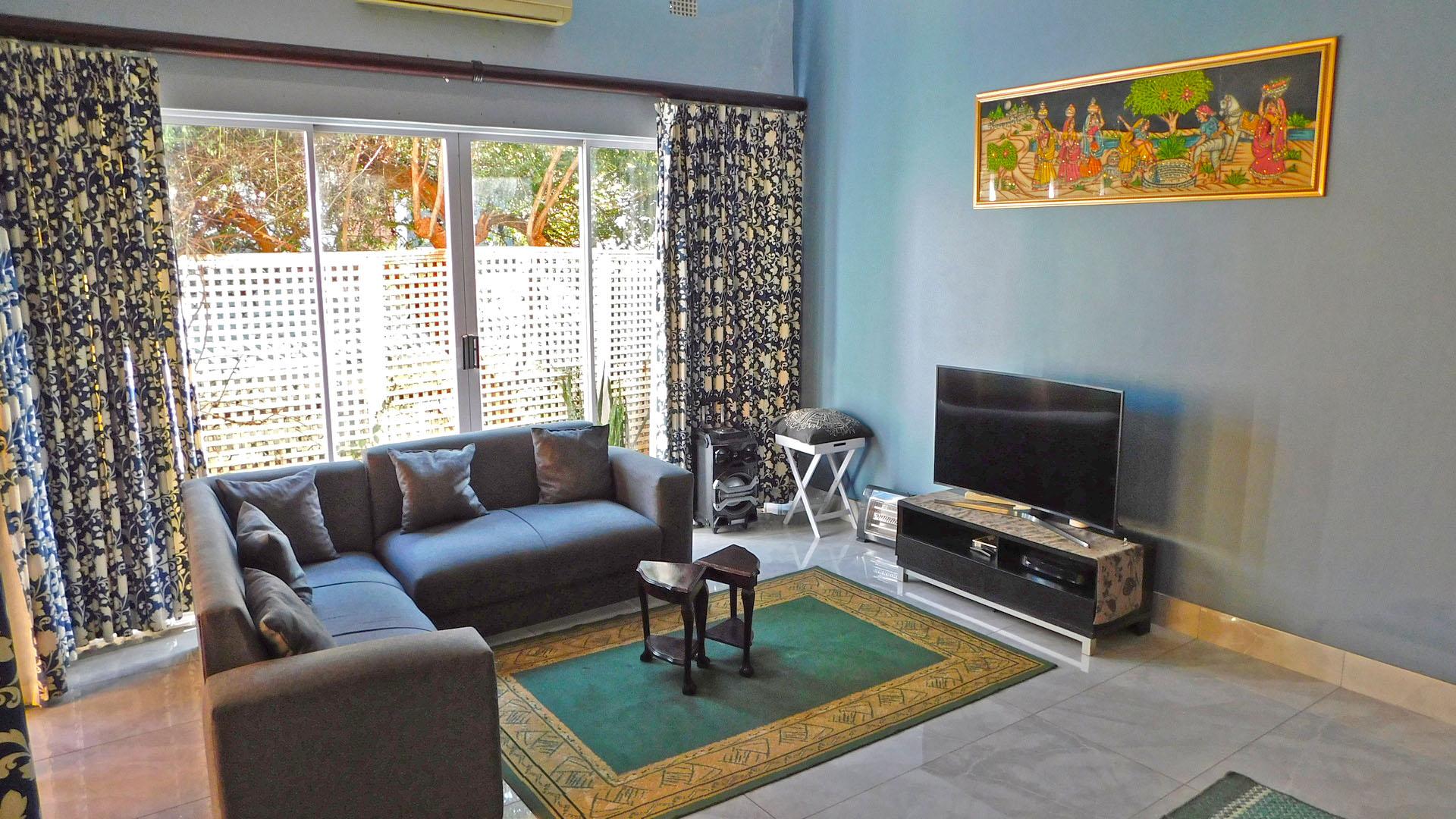 Lounges - 25 square meters of property in Mount Edgecombe 