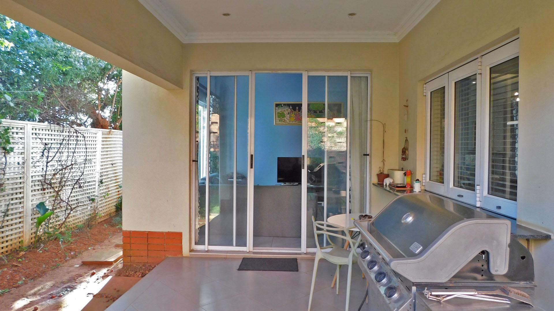 Main Bathroom - 8 square meters of property in Mount Edgecombe 