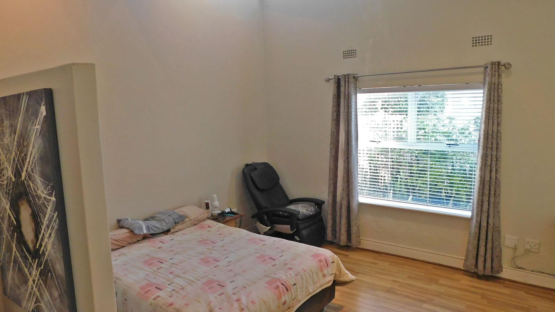 Main Bedroom - 23 square meters of property in Mount Edgecombe 
