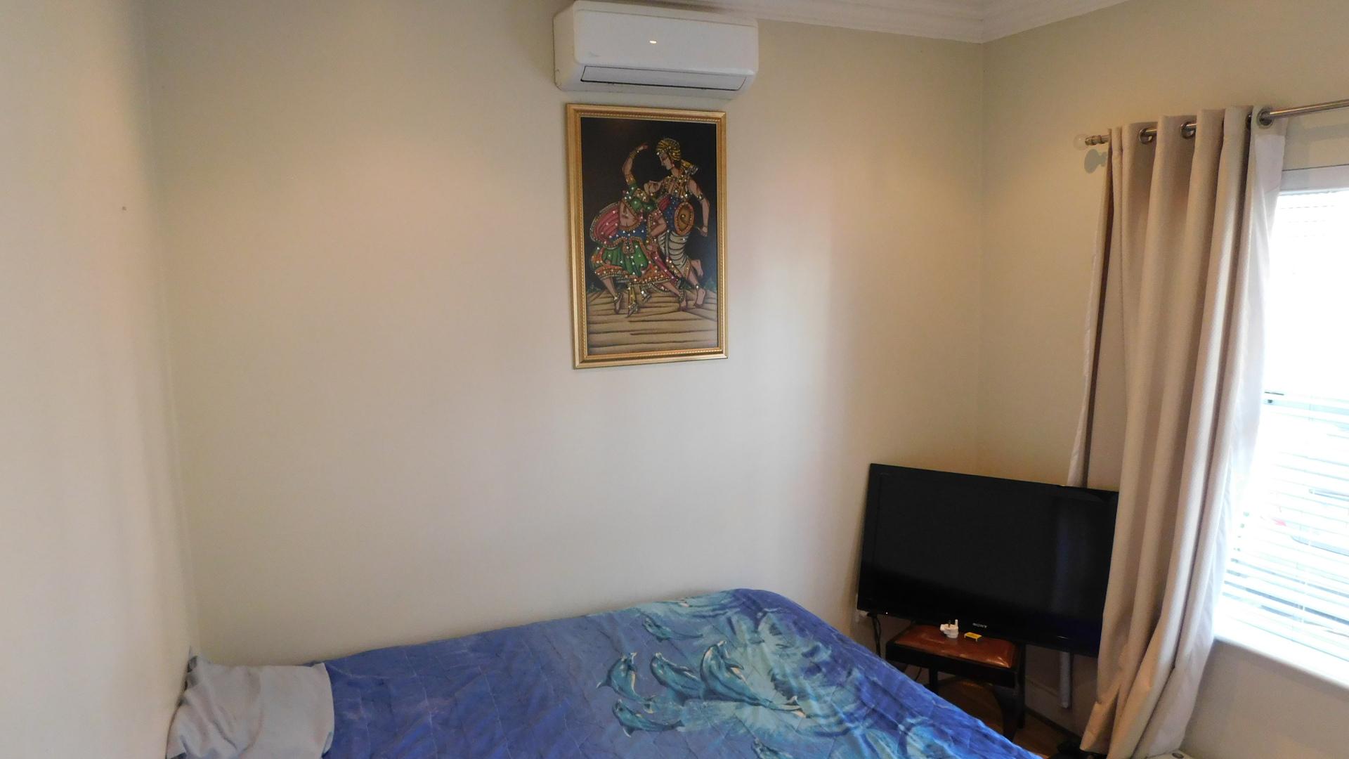Bed Room 2 - 12 square meters of property in Mount Edgecombe 