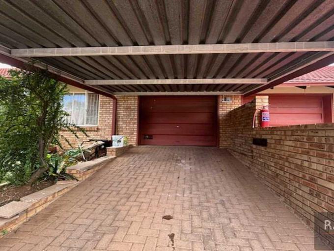 3 Bedroom Sectional Title for Sale For Sale in Geelhoutpark - MR624918