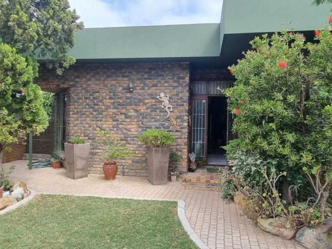 3 Bedroom House for Sale For Sale in Gordons Bay - MR624926