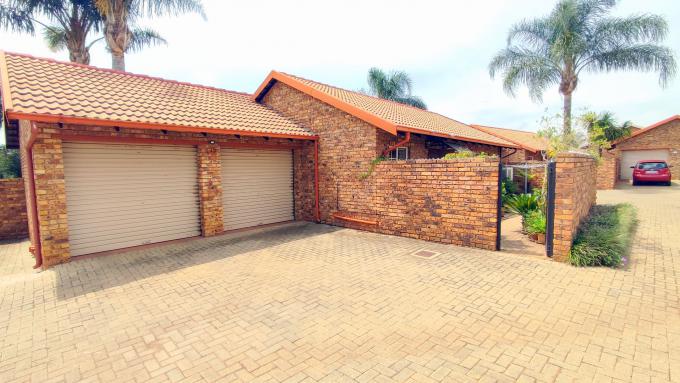 2 Bedroom Simplex for Sale For Sale in Amberfield - MR625075