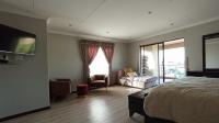 Main Bedroom - 40 square meters of property in Monavoni