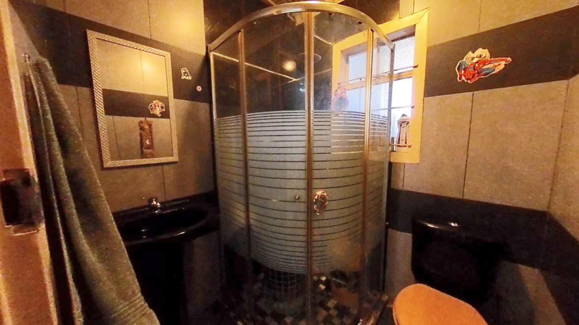 Bathroom 1 - 3 square meters of property in Lenham