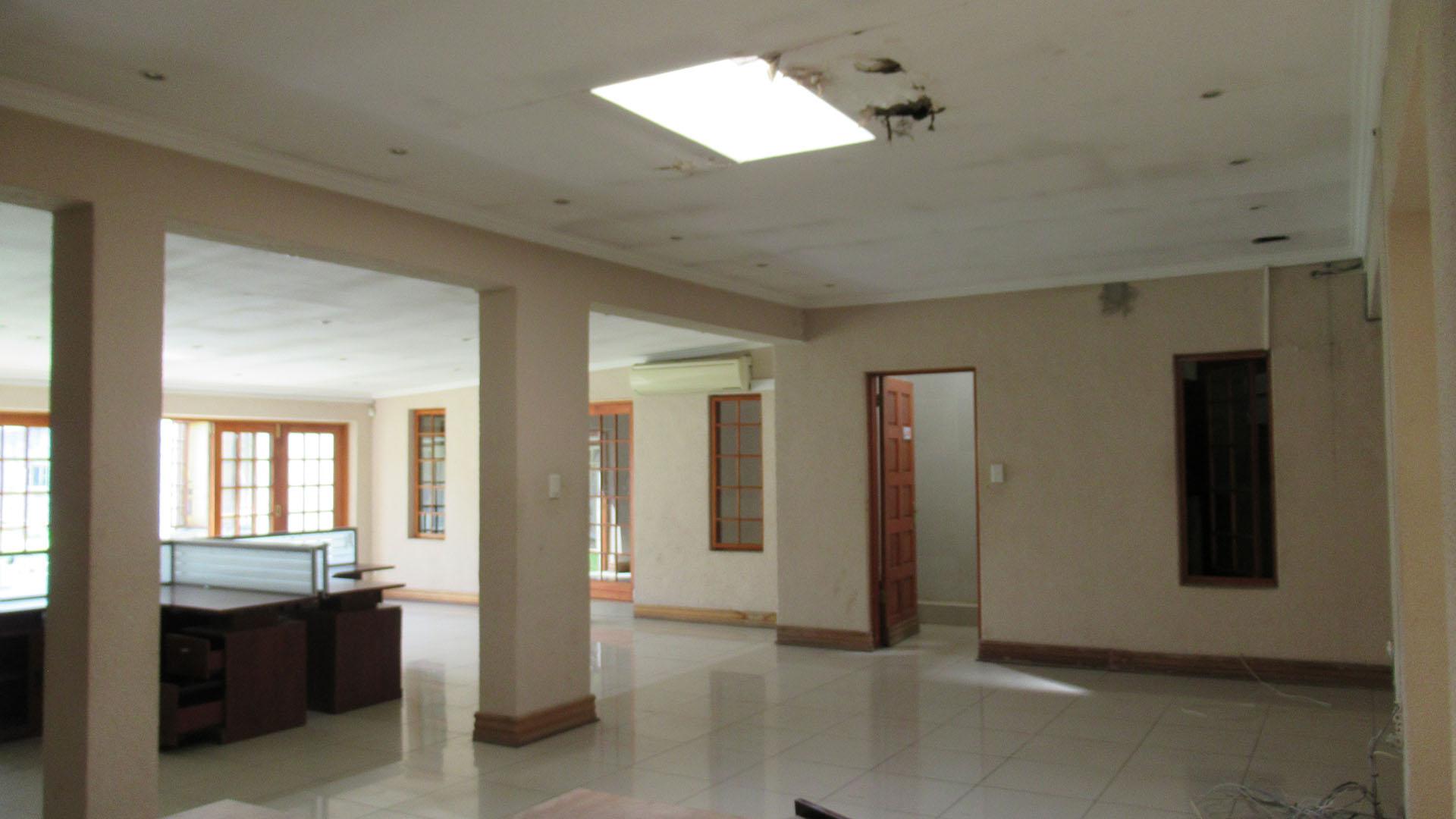 Rooms - 134 square meters of property in South Kensington