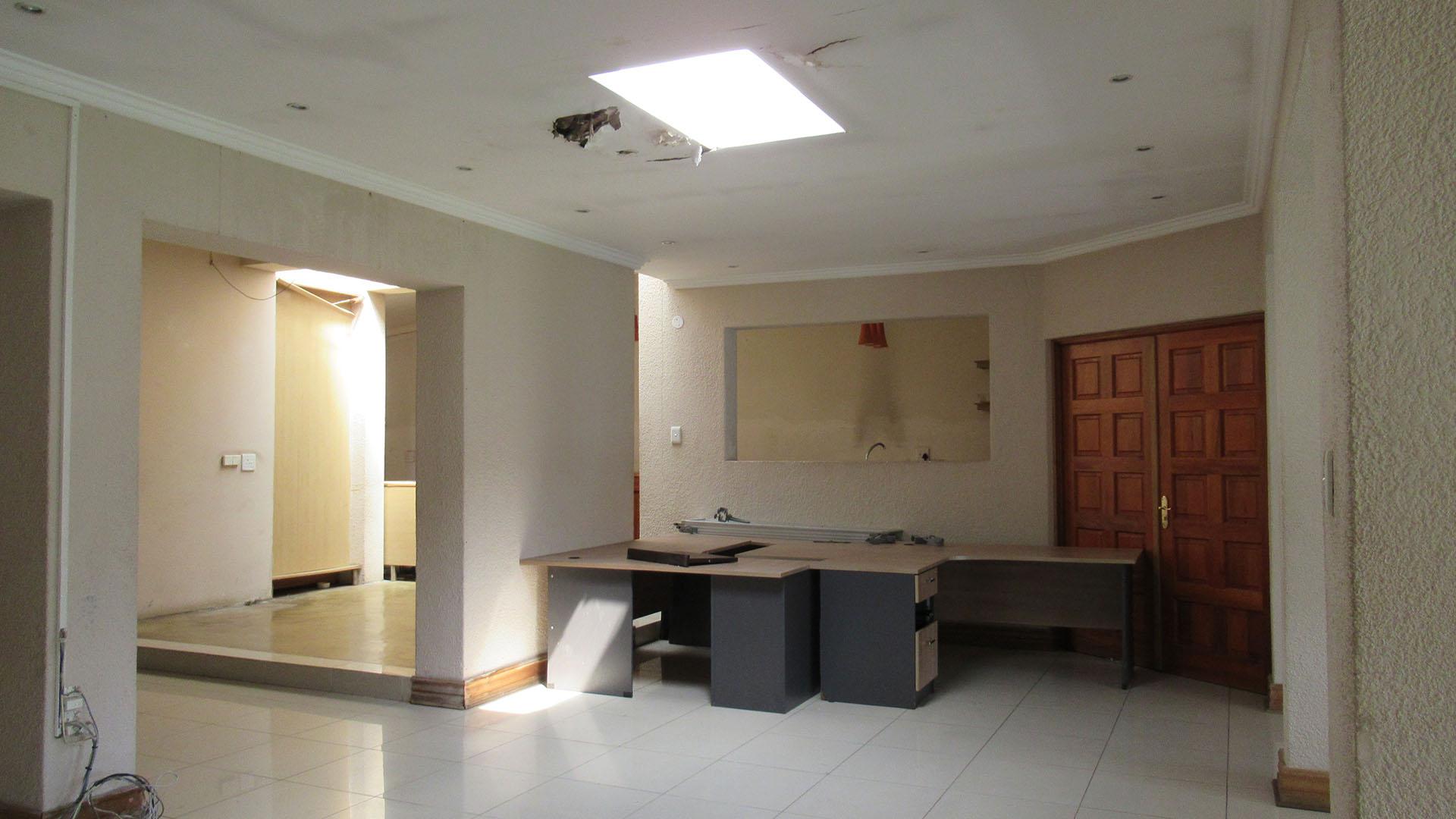 Rooms - 134 square meters of property in South Kensington