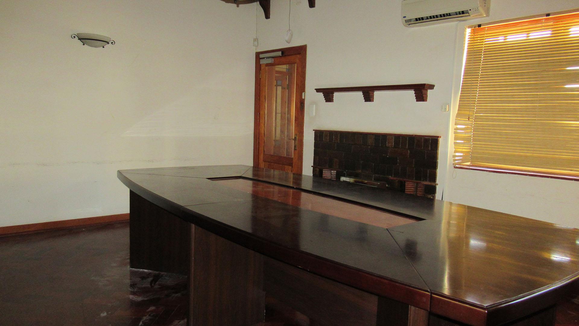 Rooms - 134 square meters of property in South Kensington