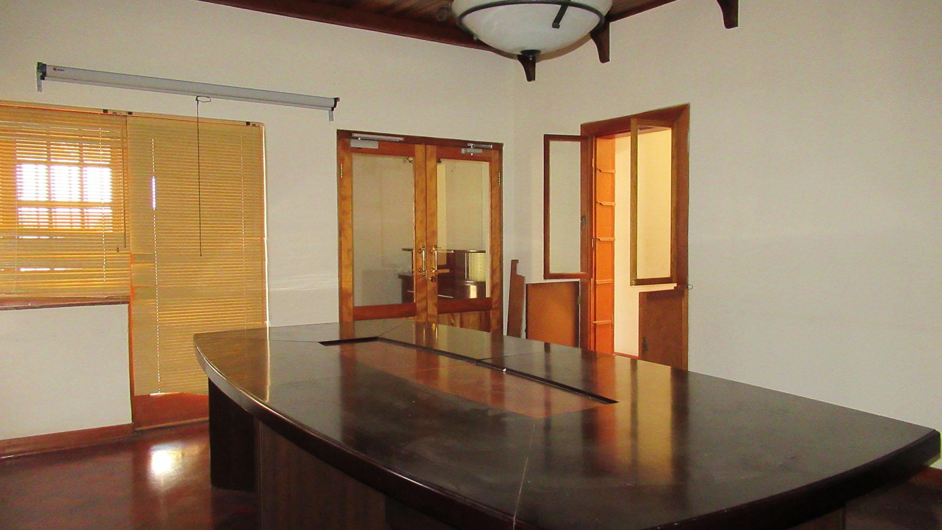 Rooms - 134 square meters of property in South Kensington